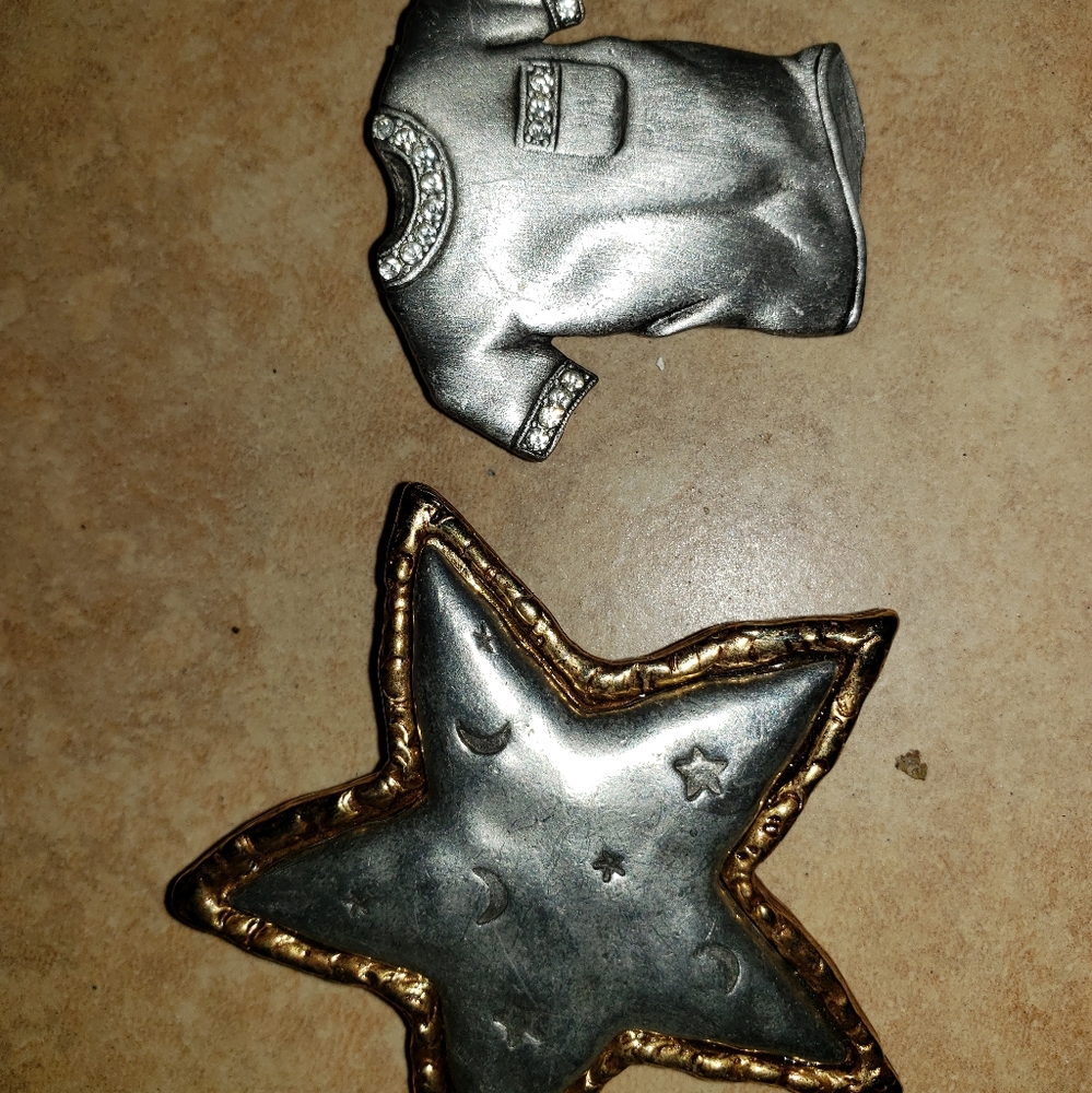 Star and shirt pin with gold lining and Crystal